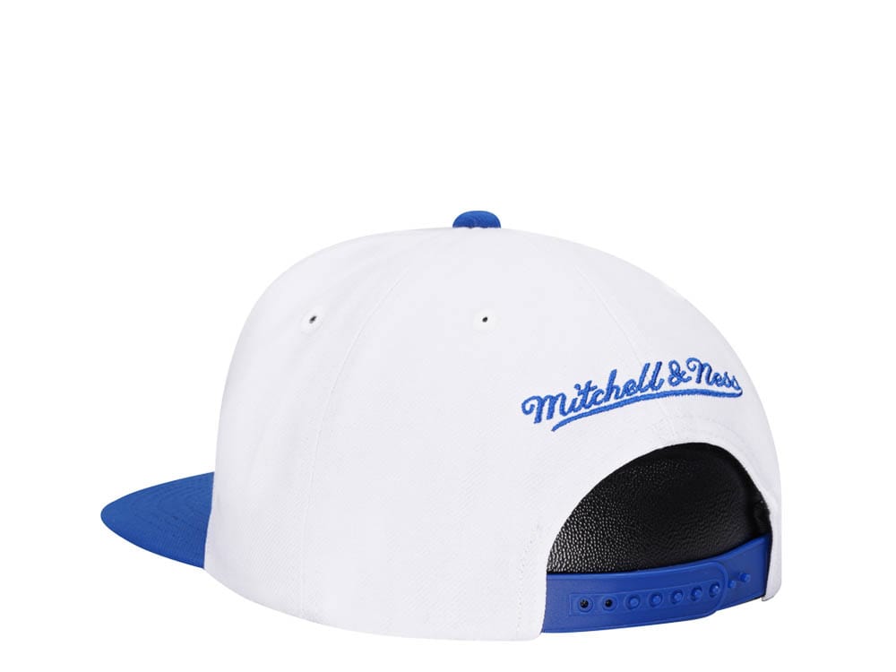 Mitchell & Ness Toronto Maple Leafs Vintage Sharktooth Snapback Cap
