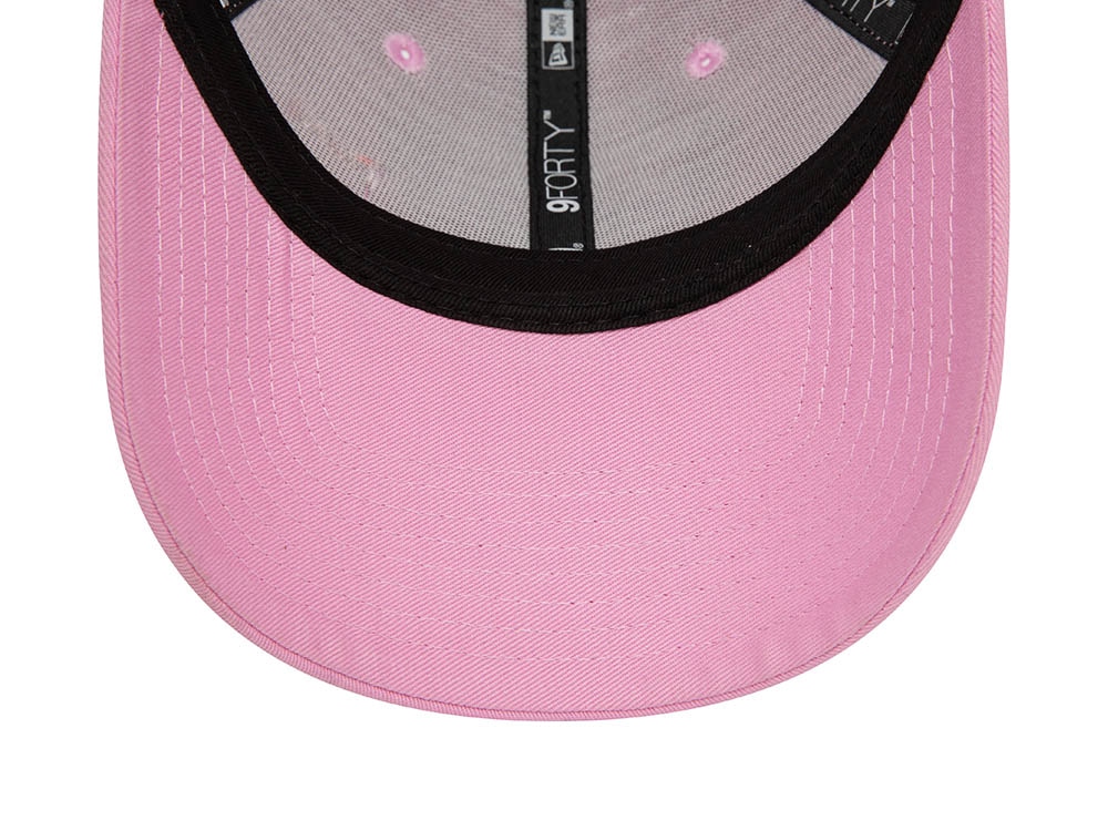 New Era New York Yankees League Essential Pink 9Forty Strapback Cap