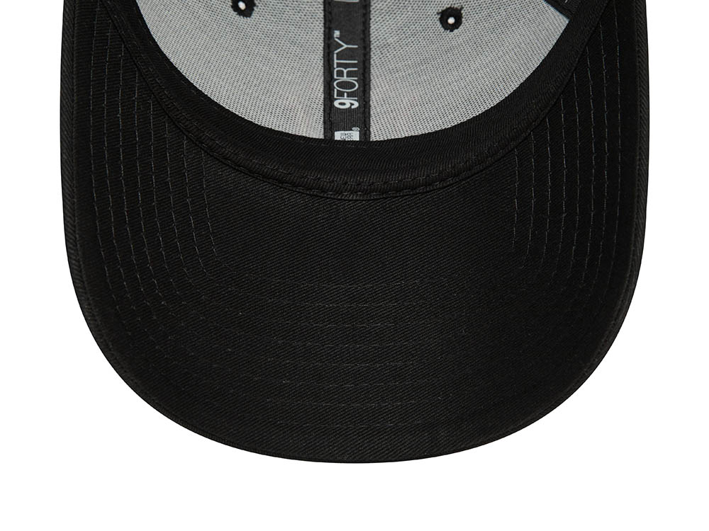 New Era New York Yankees League Essential Black 9Forty Strapback Cap