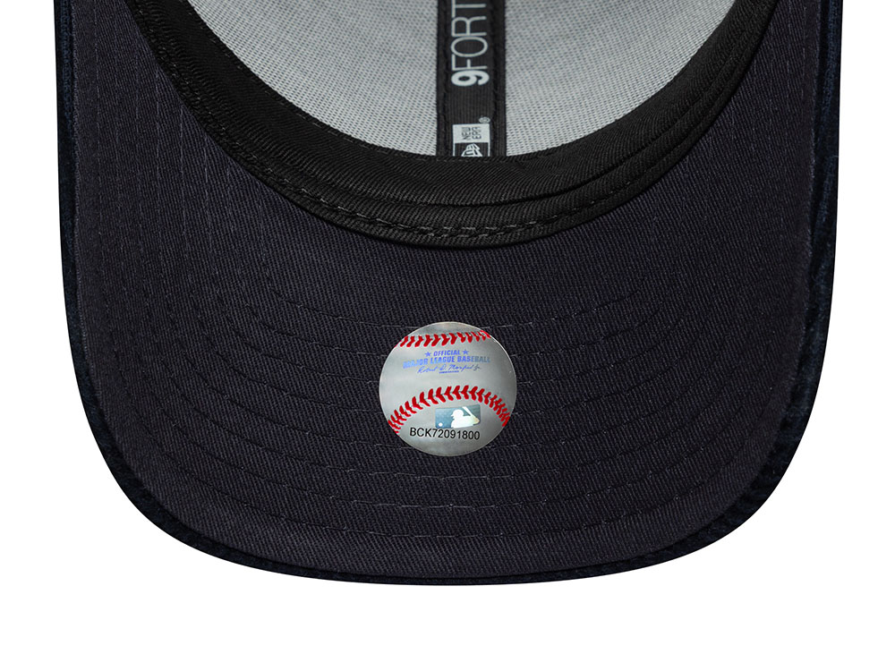 New Era New York Yankees Navy Corduroy 9Forty M Crown Strapback Cap